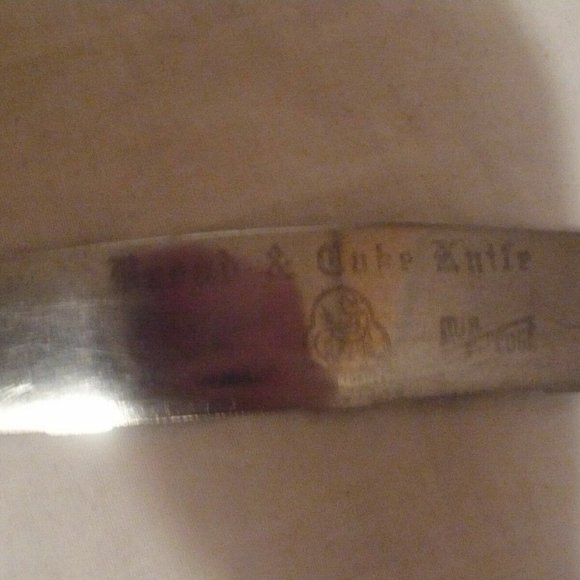 Vintage Le Mir Edge Bread & Cake Knife Red Bakelite Handle - Picture 2 of 5